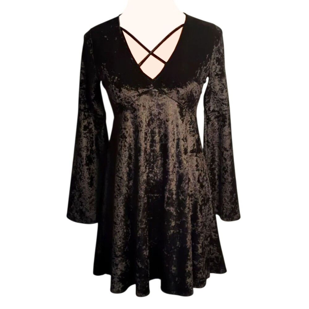 Chloah Black Long Top Size Small Flare Sleeves Velvet Rock Goth